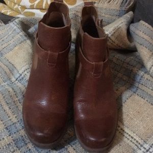 Korks brown booties